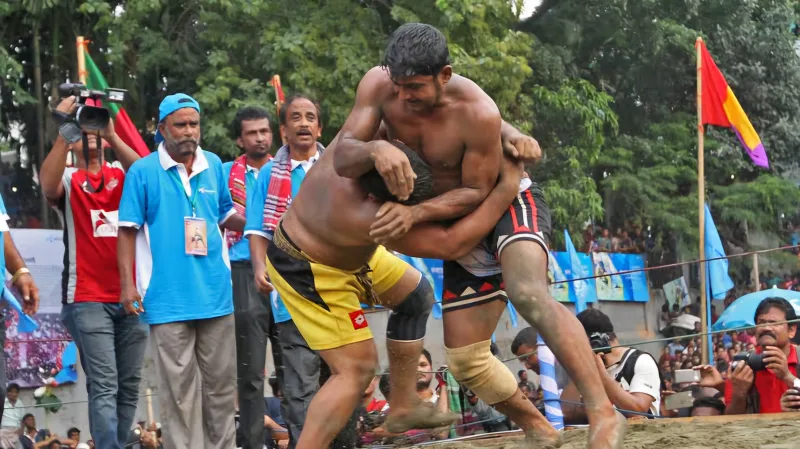 লালদীঘির মাঠে জব্বারের বলীখেলার ১১৭তম আসর শুরু
