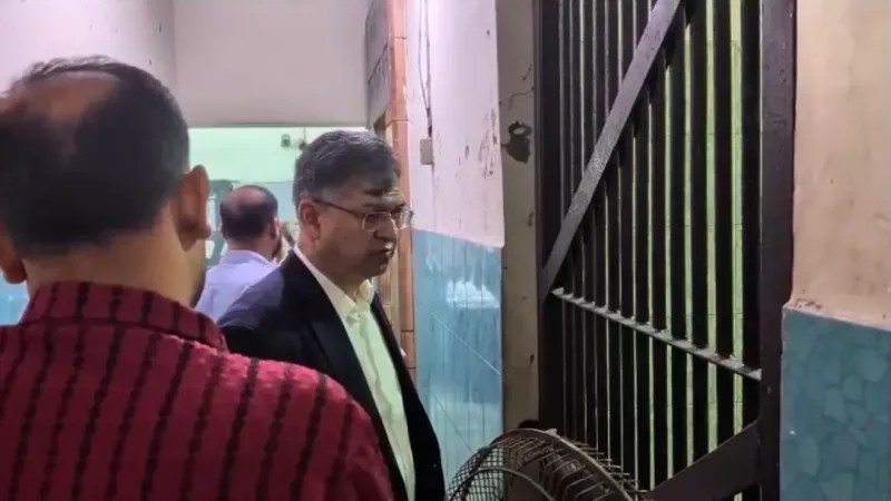 সারাদেশের থানাগুলোকে দালালমুক্ত করার নির্দেশ স্বরাষ্ট্রমন্ত্রীর