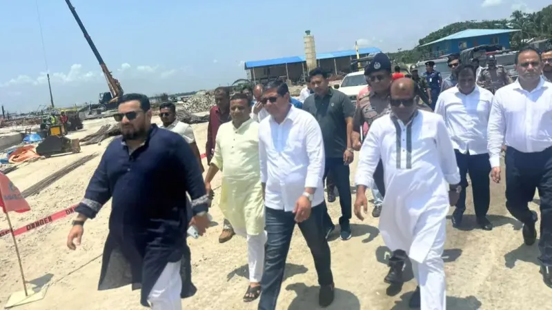 কর্ণফুলী ড্রাই ডক পরিদর্শন করলেন সরকারের তিন প্রতিমন্ত্রী