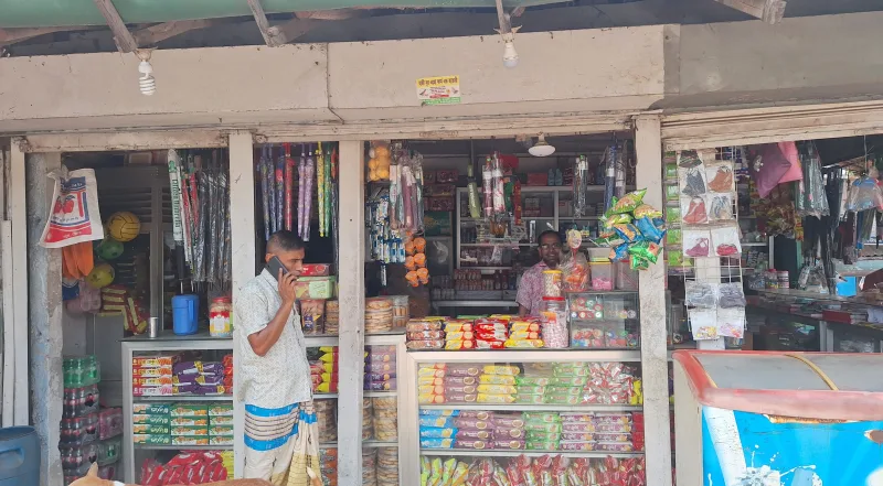 সরকার হাটে দোকানের টিন কেটে লক্ষাধিক টাকার মালামাল চুরি