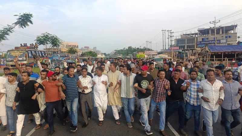 আনোয়ারায় নিষিদ্ধ ছাত্রলীগের মিছিলের প্রতিবাদে ছাত্র, যুব ও স্বেচ্ছাসেবকদলের বিক্ষোভ