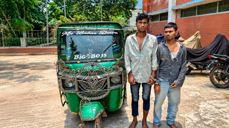 আনোয়ারা থেকে সিএনজি ছিনতাই, কালুরঘাট থেকে আটক ২