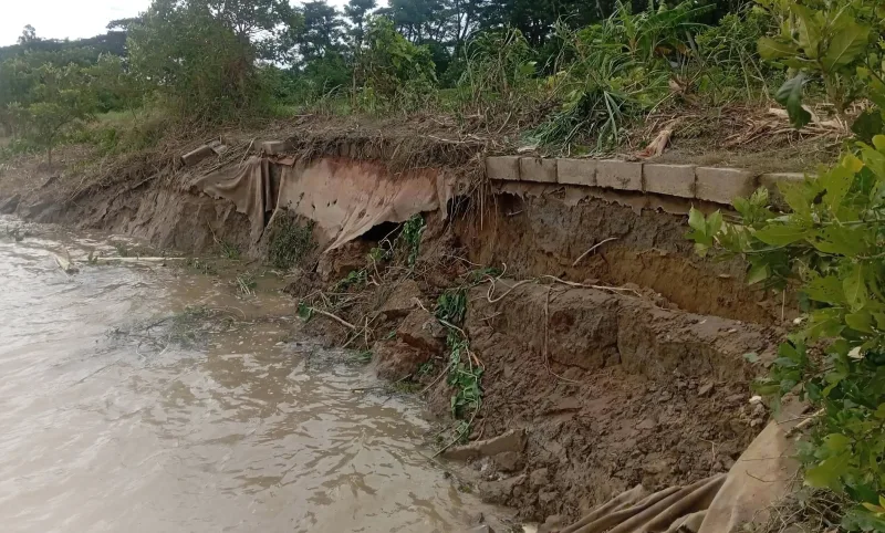 আনোয়ারায় বালু সিন্ডিকেটের দৌরাত্ম্যঃ ভাঙছে নদীর পাড়, ঝুঁকিতে হাজারো মানুষের ঘর-বাড়ী