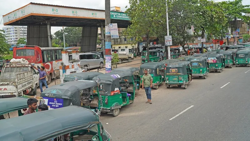 চট্টগ্রামে তীব্র গ্যাস সংকট, স্তব্ধ জনজীবন