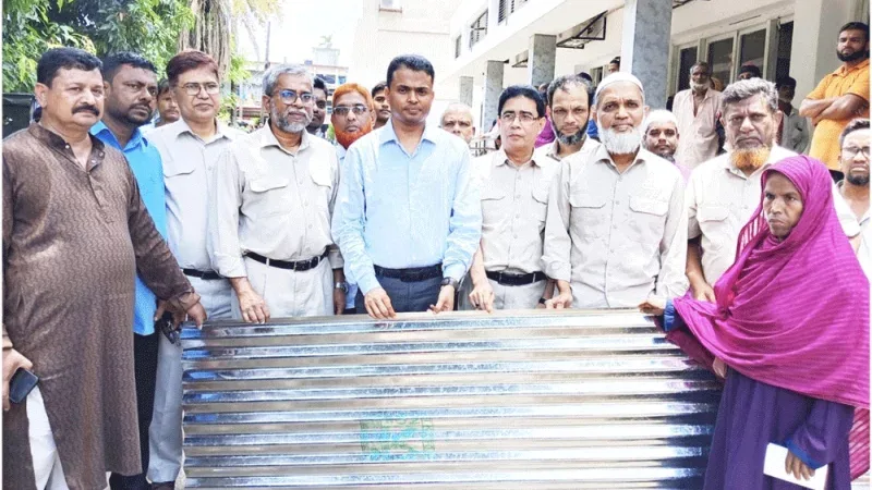 আনোয়ারায় বন্যাদুর্গত ২৬৬ পরিবার পেল কাফকোর ঢেউটিন