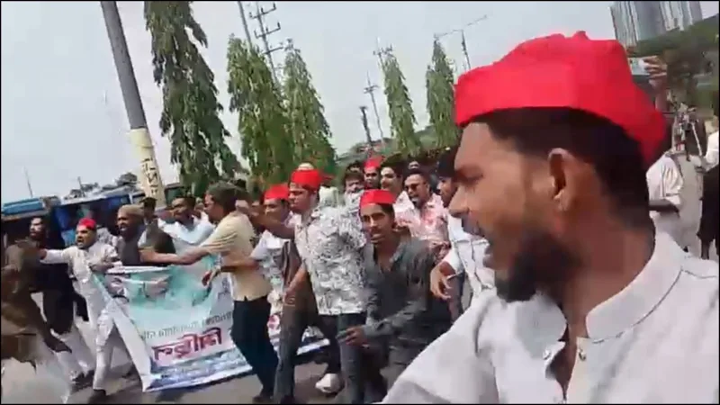 চট্টগ্রামে ছাত্রলীগ-যুবলীগের ‘লাল টুপি’ মিছিল, জানে না পুলিশ